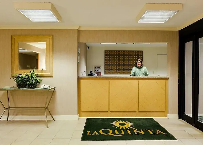 La Quinta By Wyndham Chicago Willowbrook