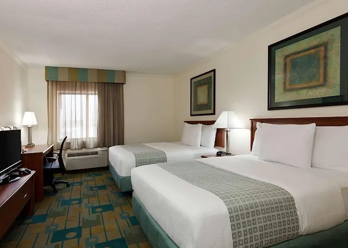 Hotel La Quinta By Wyndham Chicago 3*