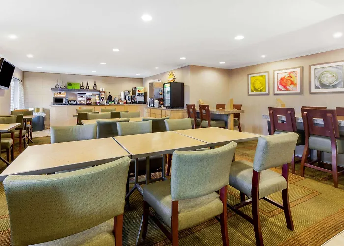 Hotel La Quinta By Wyndham Chicago Willowbrook