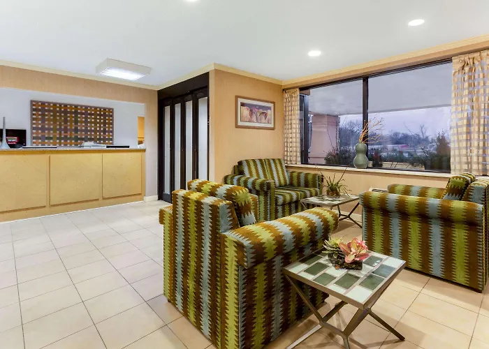 La Quinta By Wyndham Chicago Hotel Willowbrook