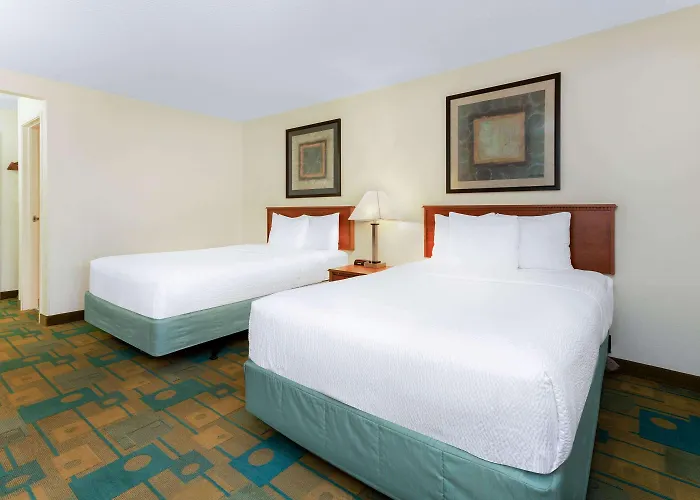 La Quinta By Wyndham Chicago Hotel Willowbrook