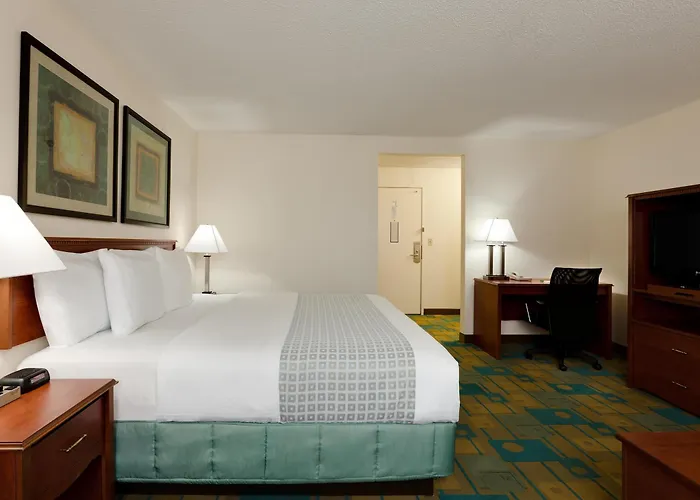 La Quinta By Wyndham Chicago Willowbrook