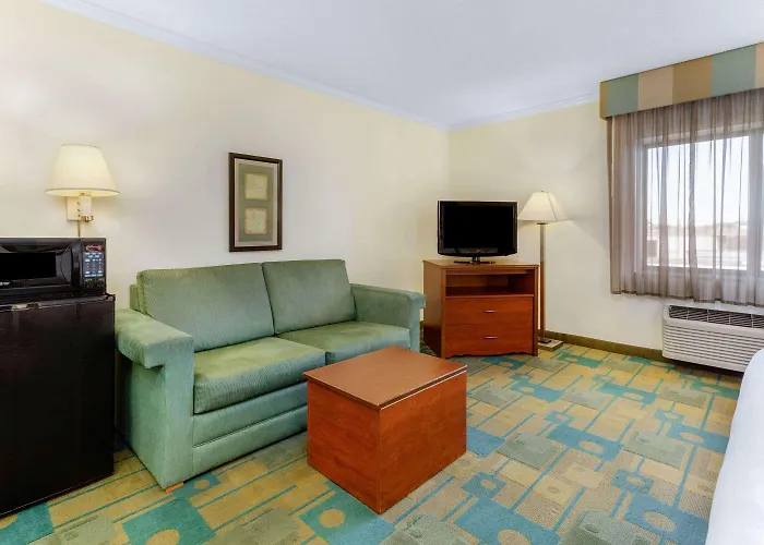 Hotel La Quinta By Wyndham Chicago 3*