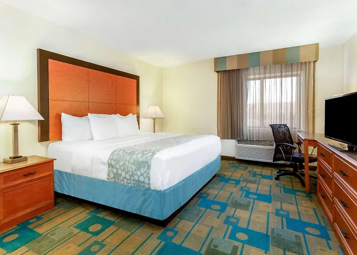La Quinta By Wyndham Chicago Hotel Willowbrook