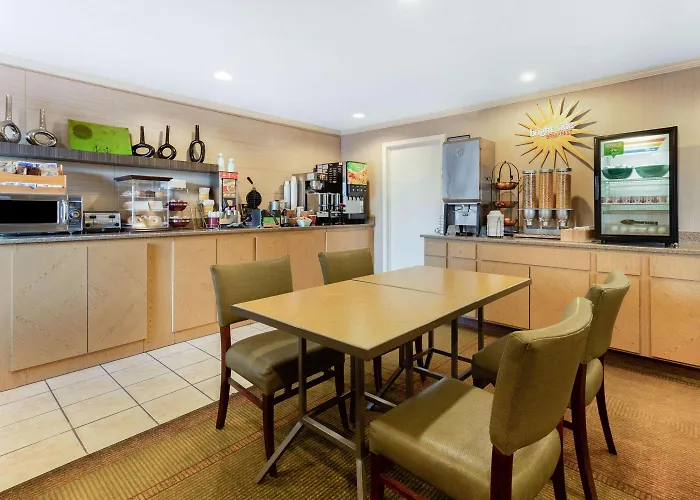 La Quinta By Wyndham Chicago Hotel Willowbrook