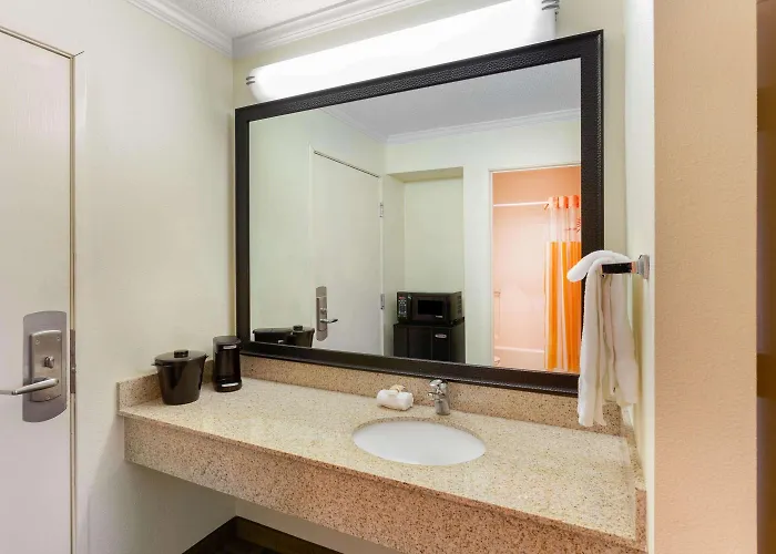 Hotel La Quinta By Wyndham Chicago Willowbrook