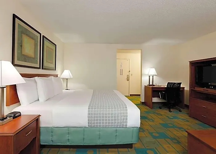 La Quinta By Wyndham Chicago Hotel